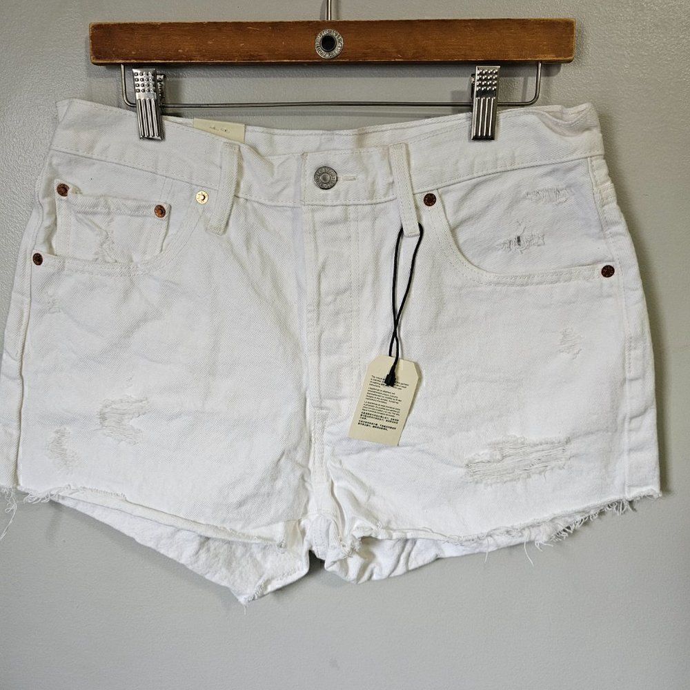 NWT LEVI'S PREMUIM WHITE RAW HEM DESTROYED SHORTS SIZE 31 WOMENS